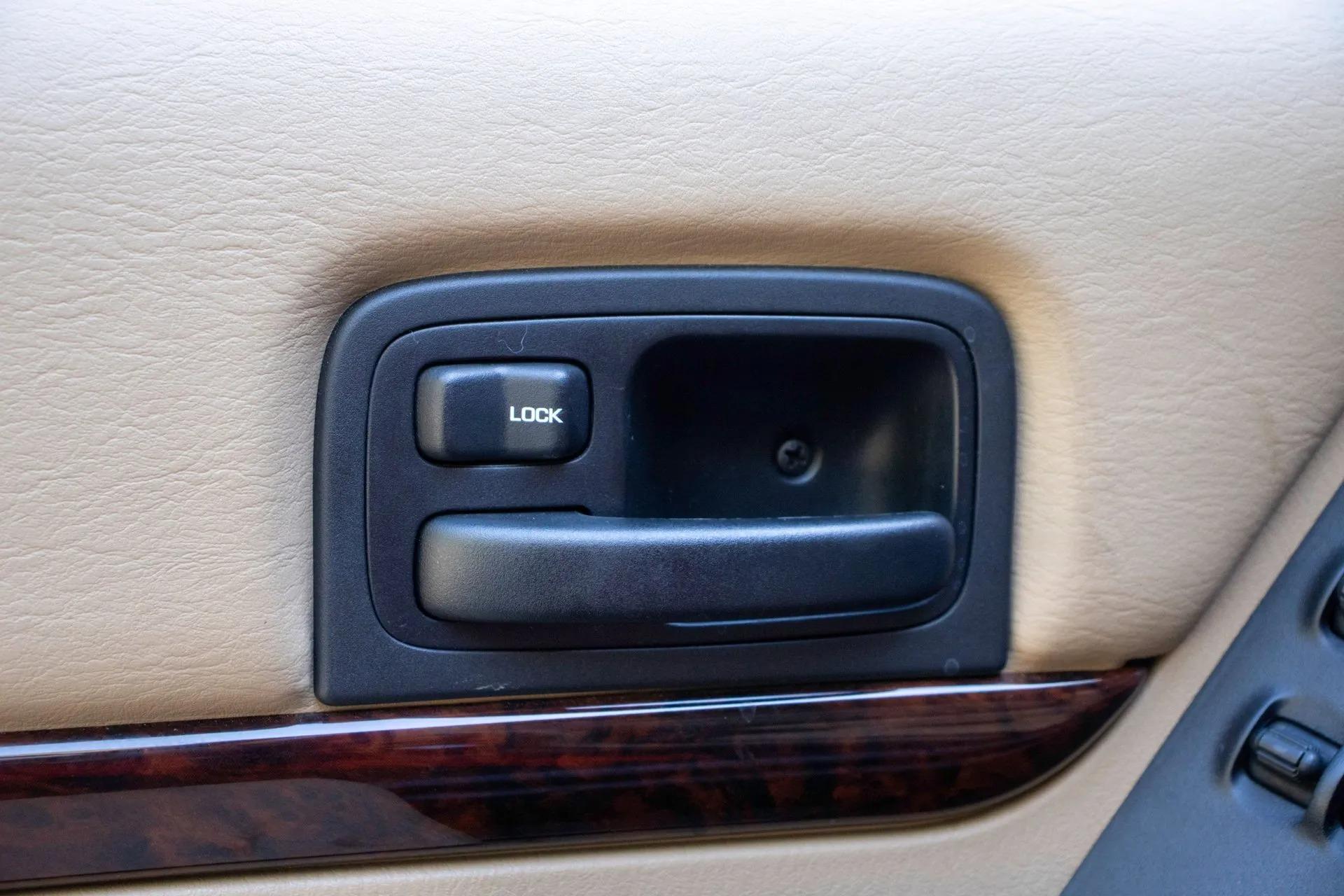 13k Mile 2001 Jeep Cherokee Limited