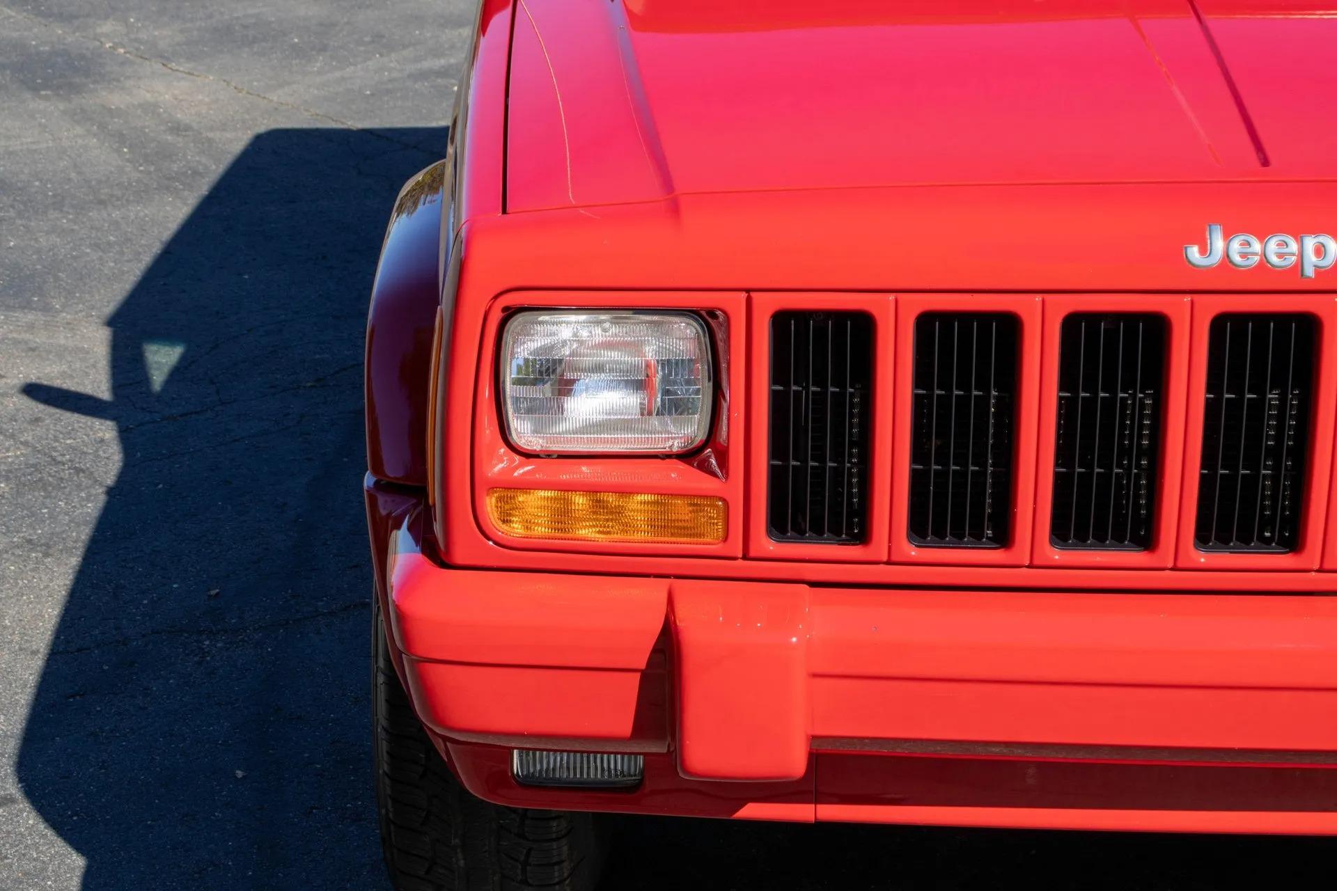 13k Mile 2001 Jeep Cherokee Limited