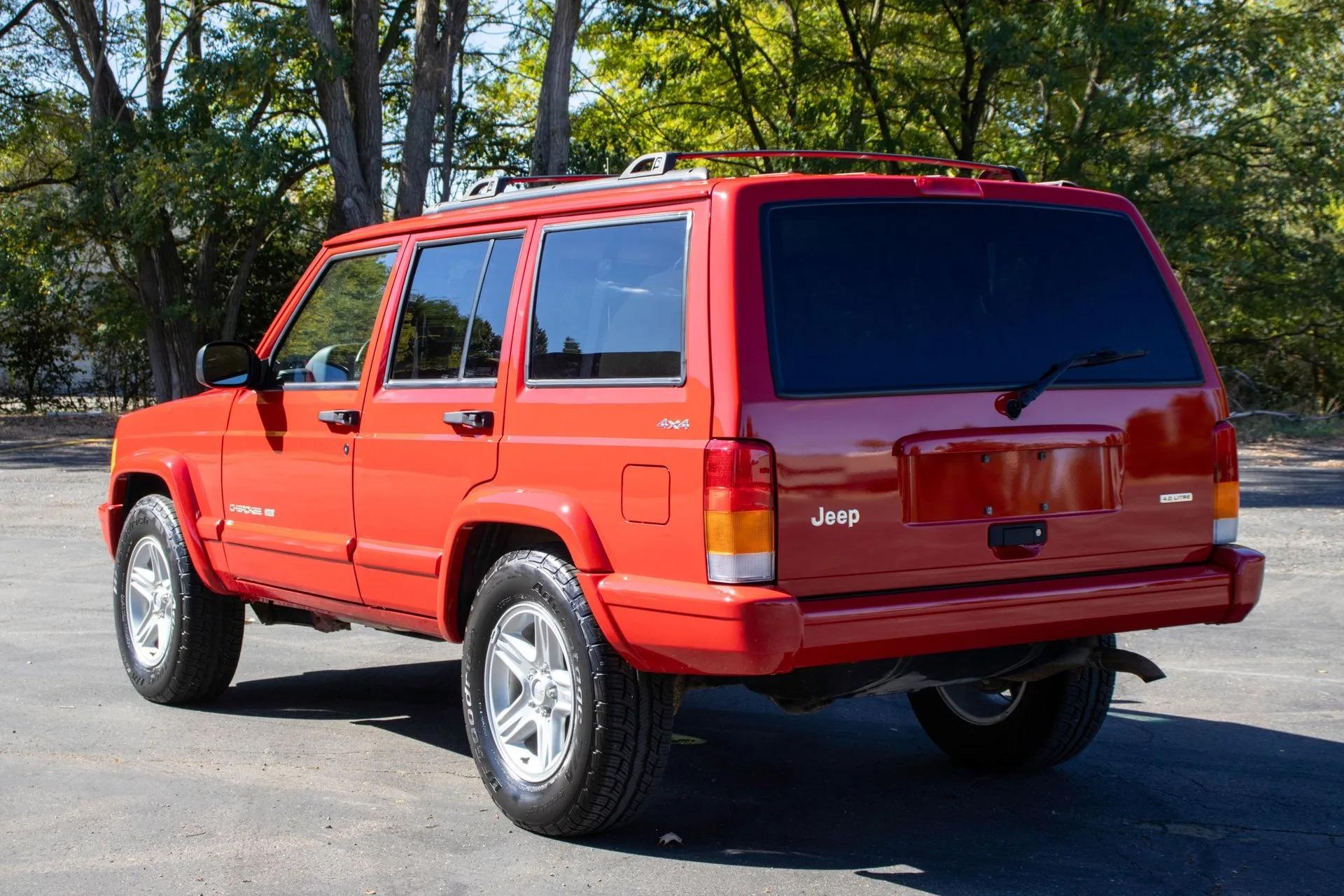 13k Mile 2001 Jeep Cherokee Limited