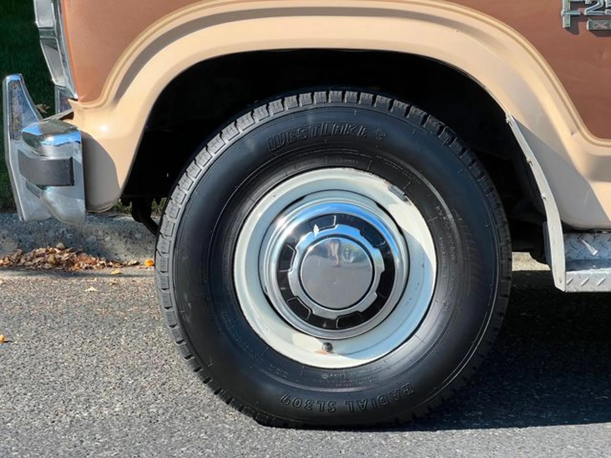 1985 Ford F-250 XLT Lariat Explorer