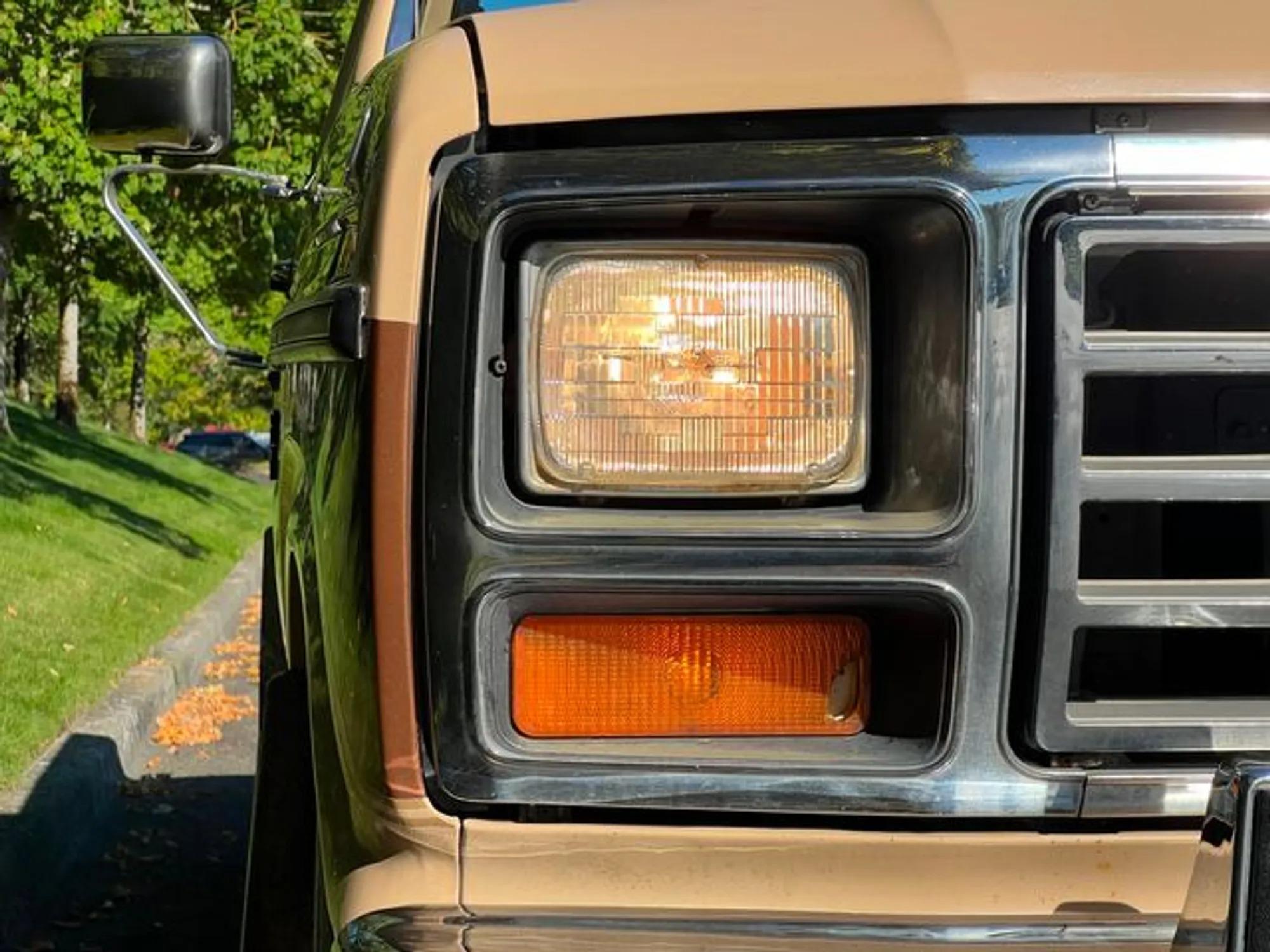 1985 Ford F-250 XLT Lariat Explorer