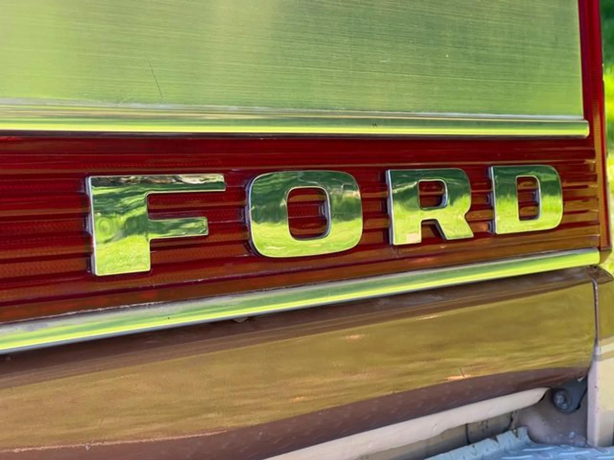 1985 Ford F-250 XLT Lariat Explorer