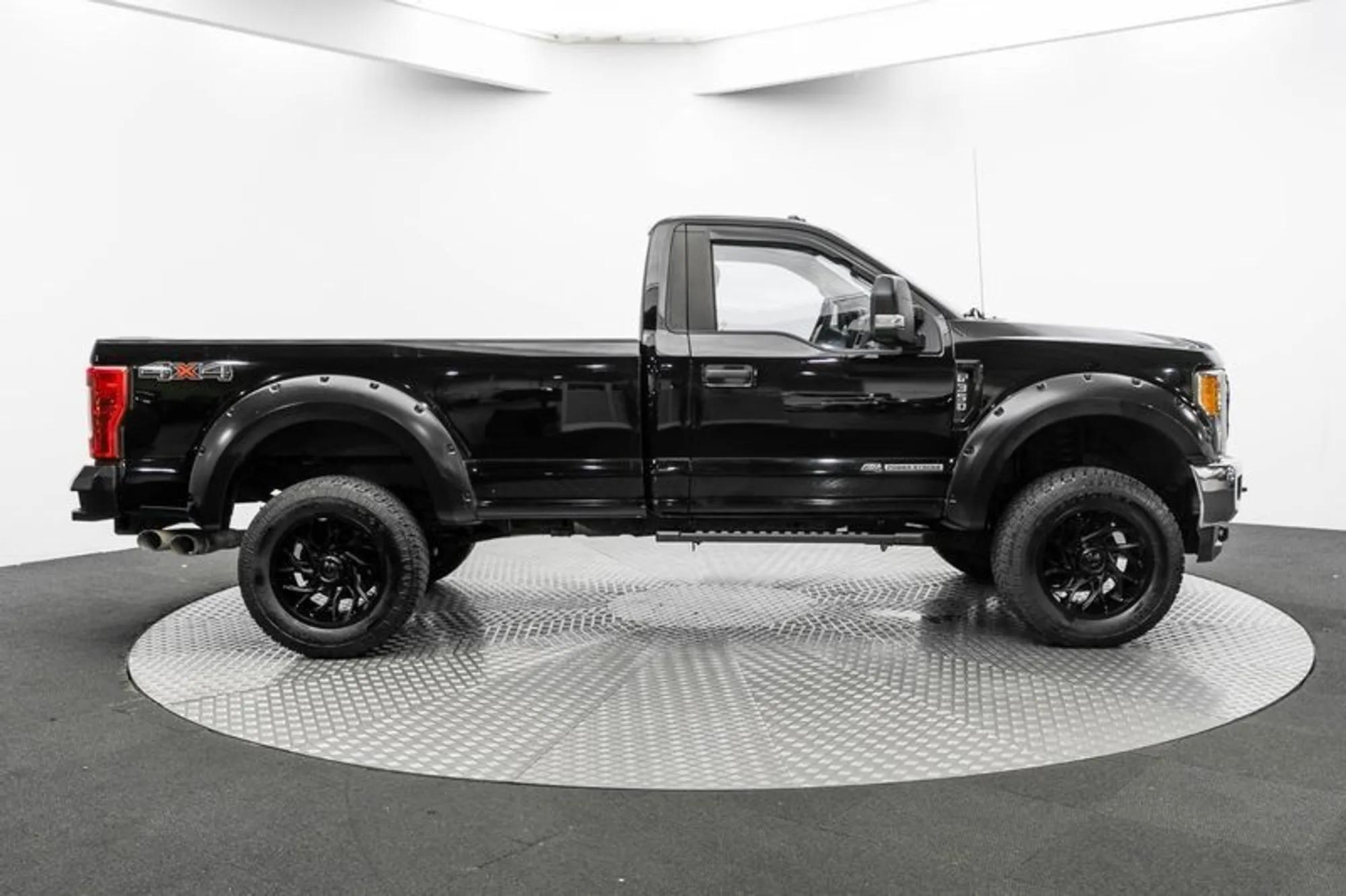 2017 Ford F-350 Super Duty XLT - 2