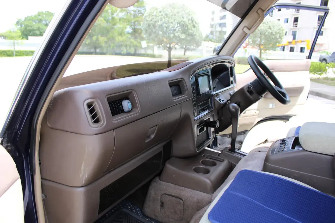 1995 Nissan Caravan Royale