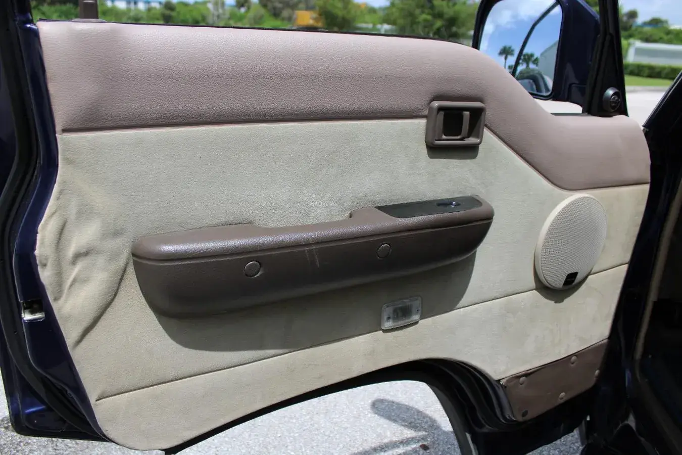 1995 Nissan Caravan Royale