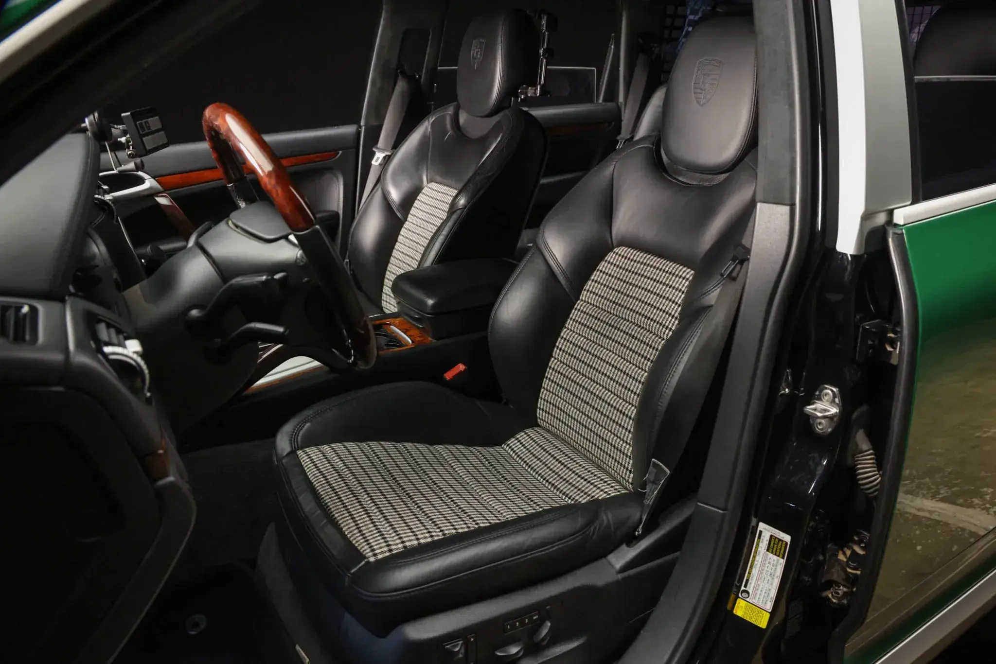 2006 Porsche Cayenne Turbo S - 2