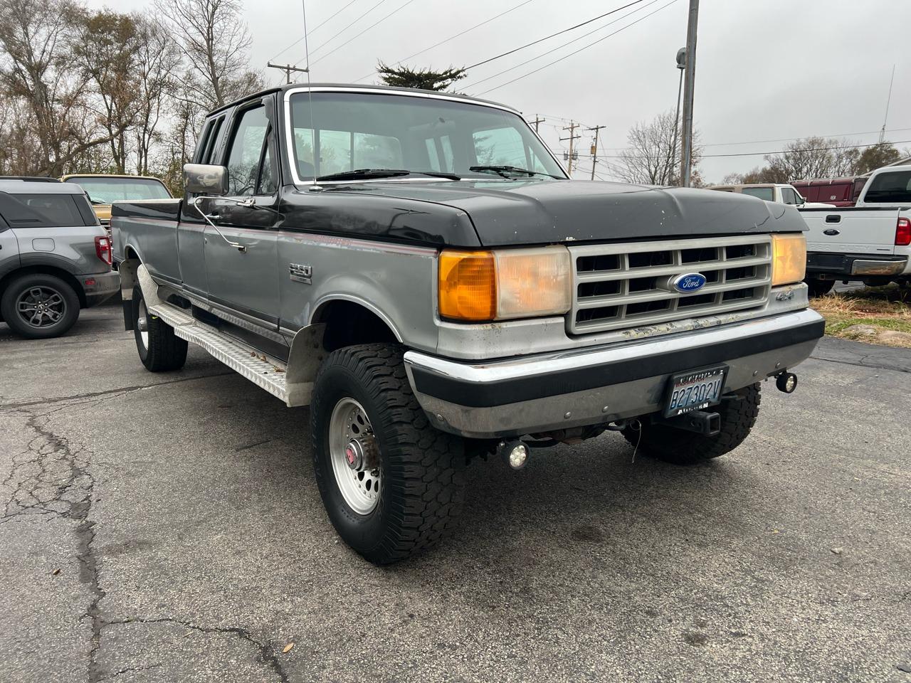 1990 Ford F-250 HD 4×4 - 2