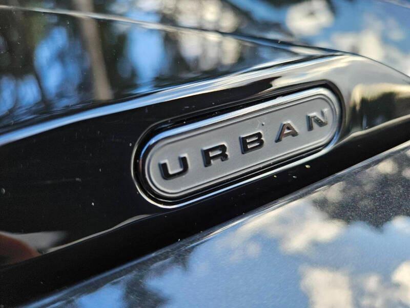 2024 Land Rover Defender 110 Urban Widetrack