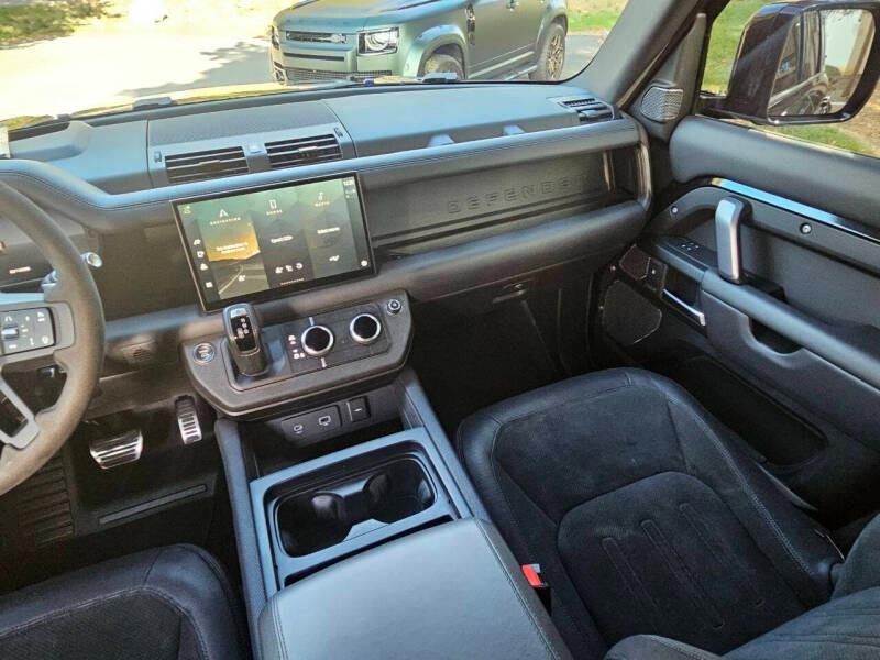 2024 Land Rover Defender 110 Urban Widetrack