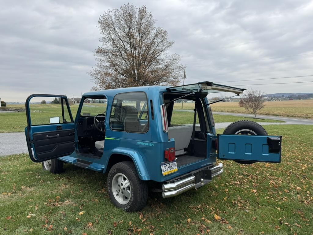 53k-Mile 1993 Jeep Wrangler YJ Splash Edition - 4