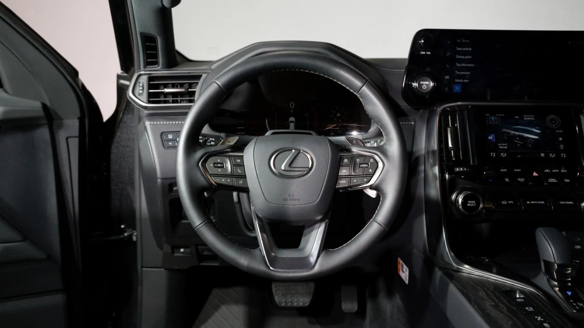 2025 Lexus LX 700h Overtrail