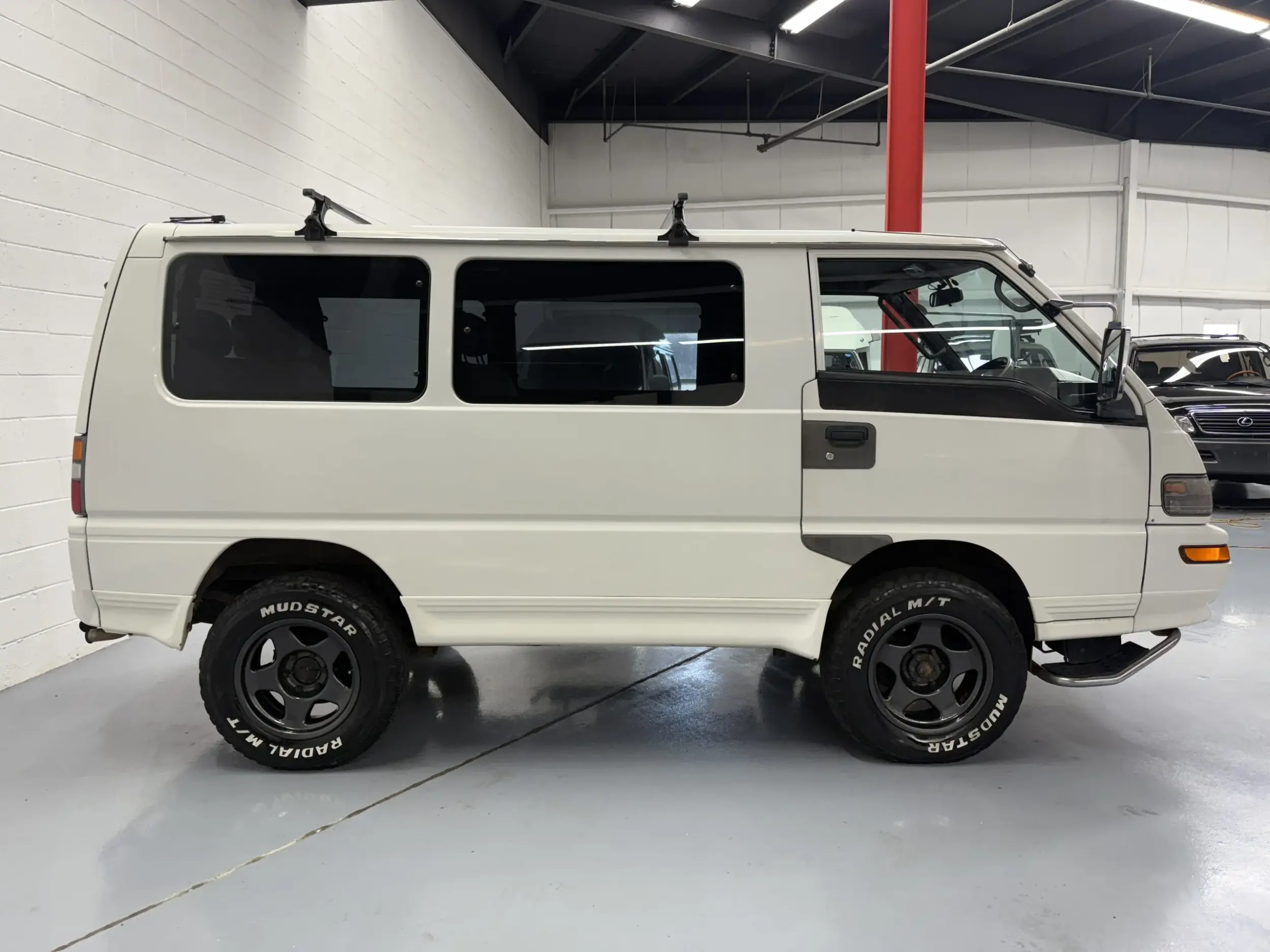 1998 Mitsubishi Delica Star Wagon - 3