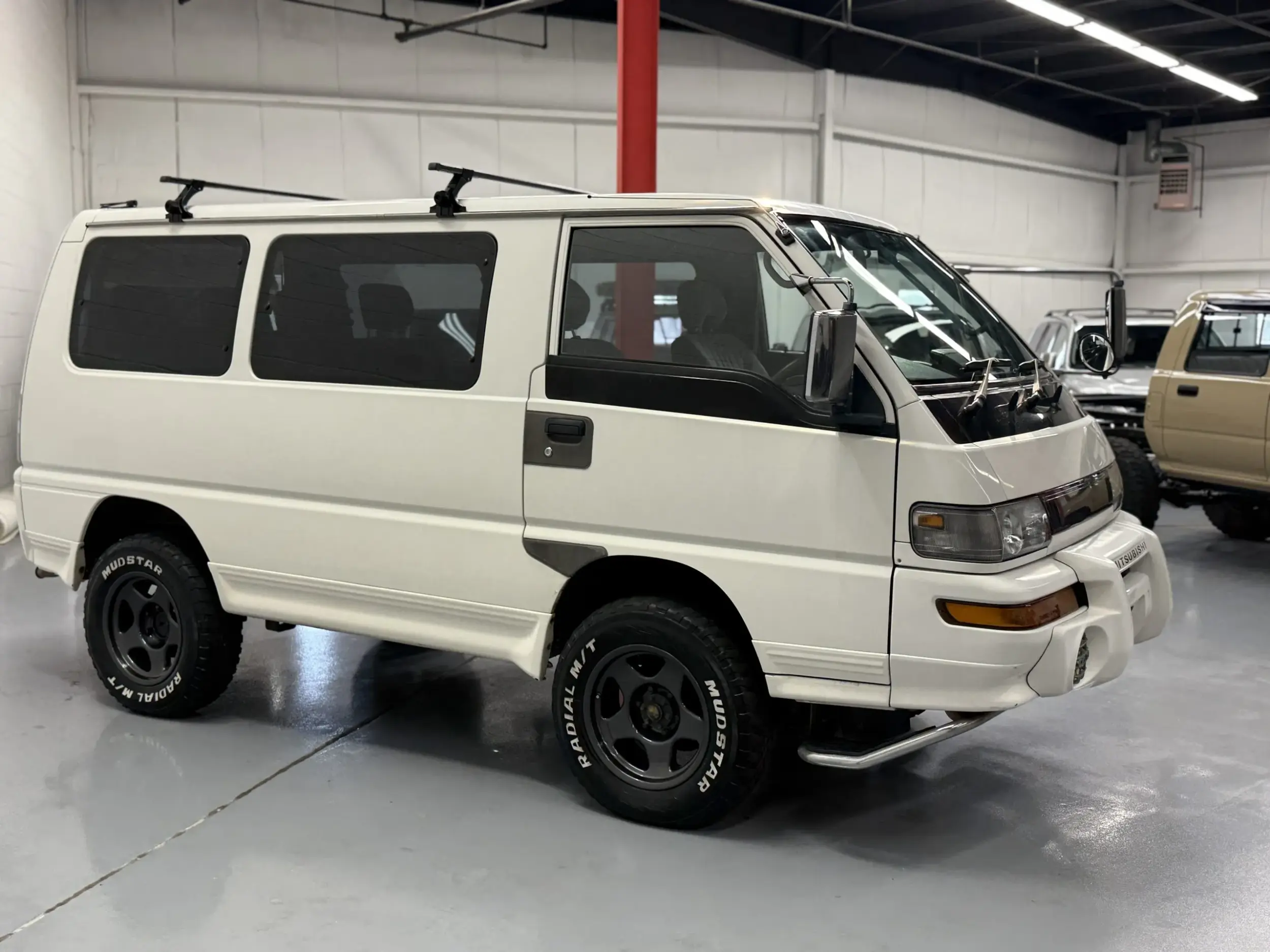 1998 Mitsubishi Delica Star Wagon - 2