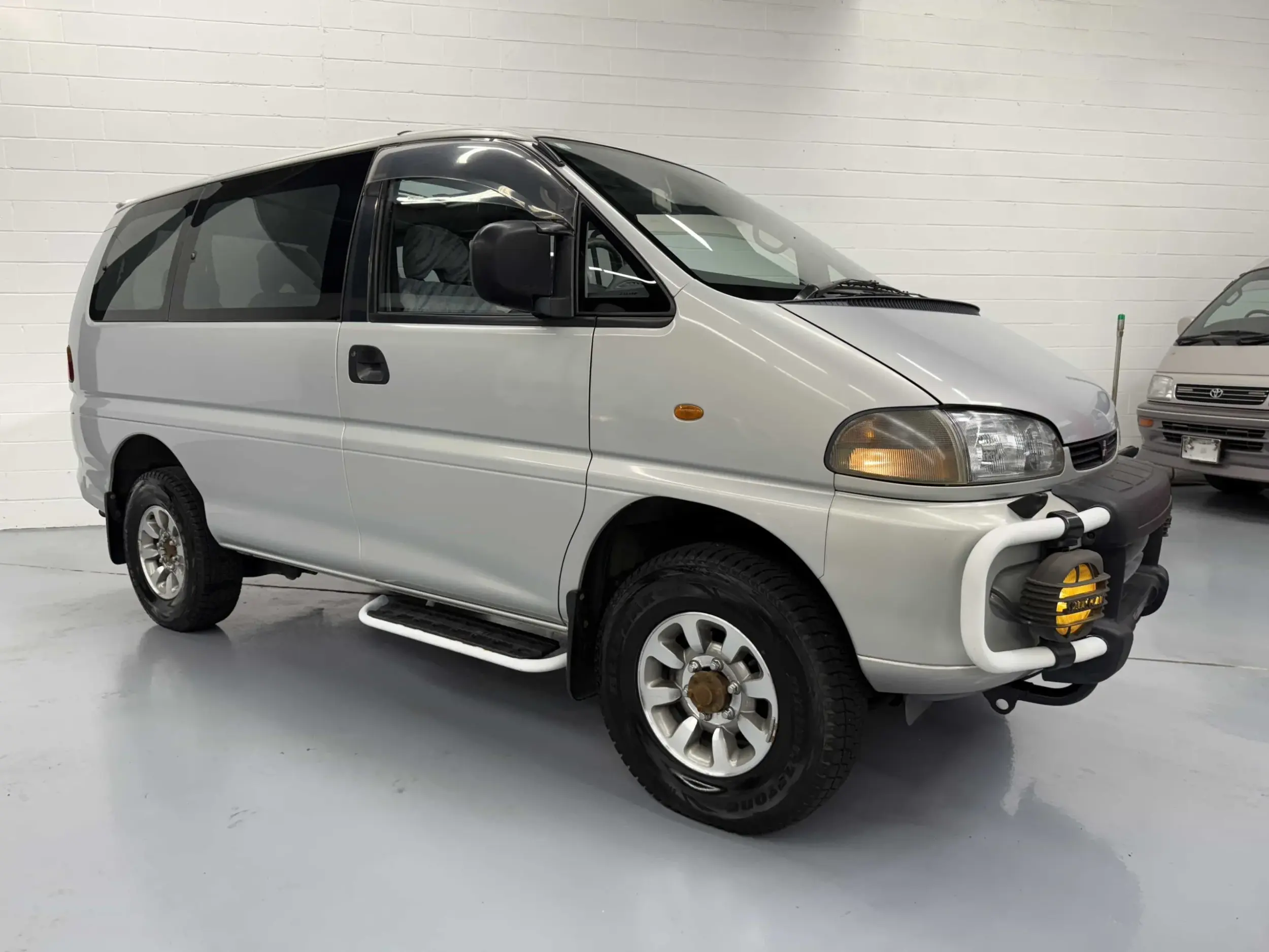  Mitsubishi Delica