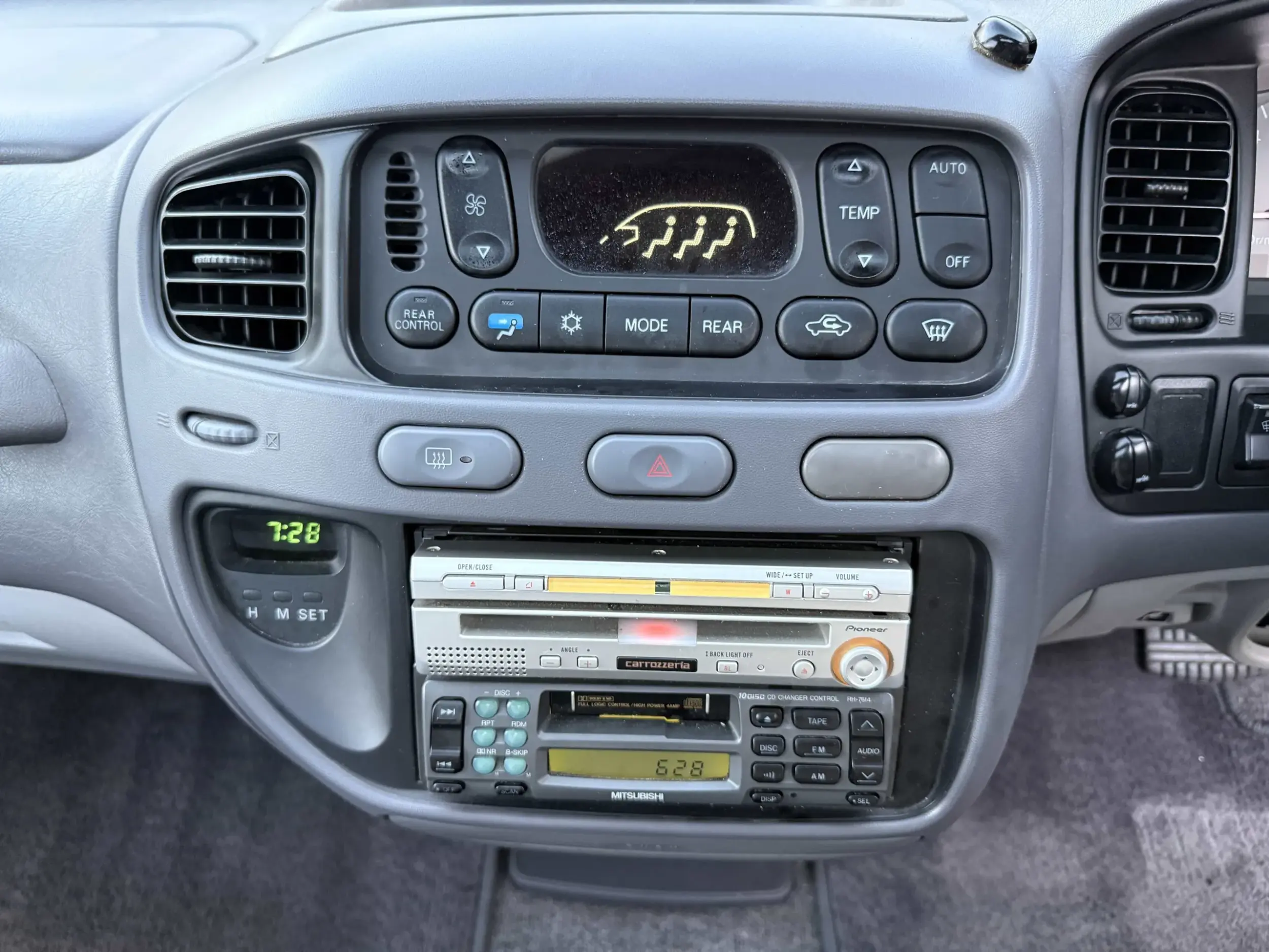 1996 Mitsubishi Delica Space Gear