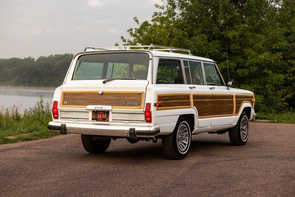 1989 Jeep Grand Wagoneer - 3