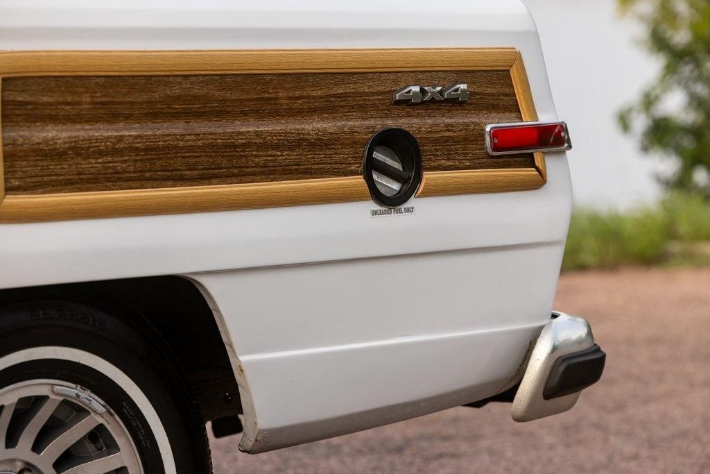 1989 Jeep Grand Wagoneer