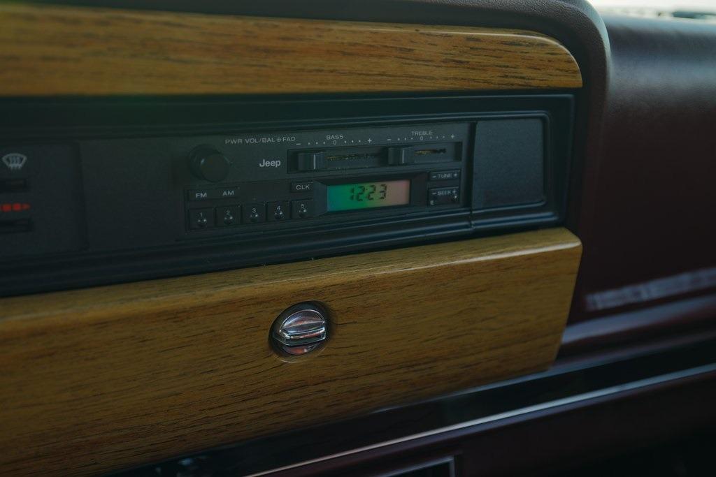 1989 Jeep Grand Wagoneer