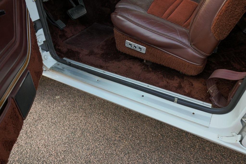 1989 Jeep Grand Wagoneer