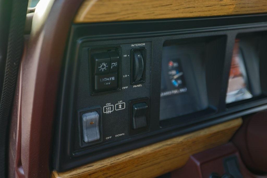 1989 Jeep Grand Wagoneer