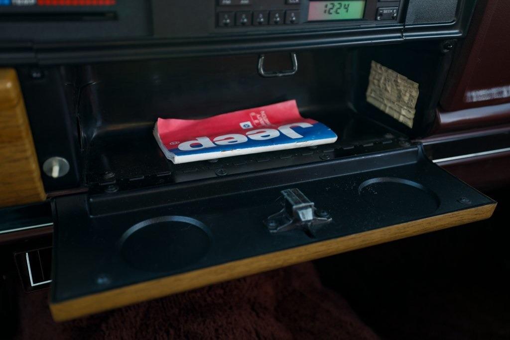 1989 Jeep Grand Wagoneer