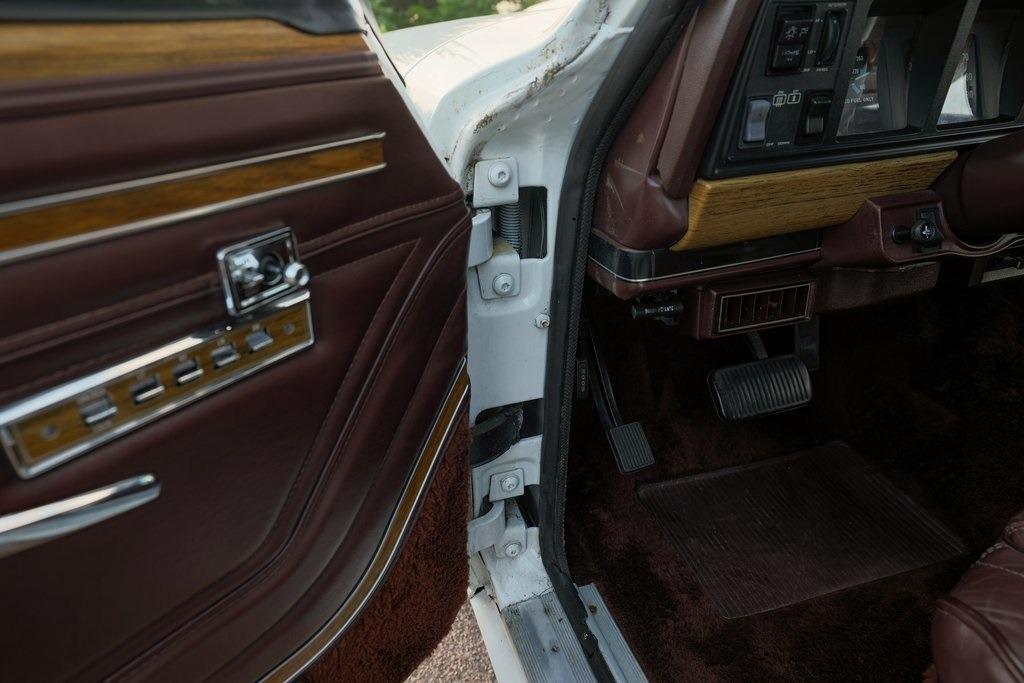 1989 Jeep Grand Wagoneer