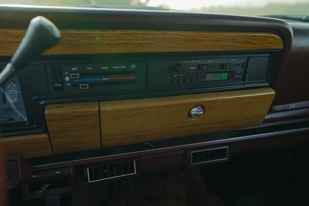 1989 Jeep Grand Wagoneer
