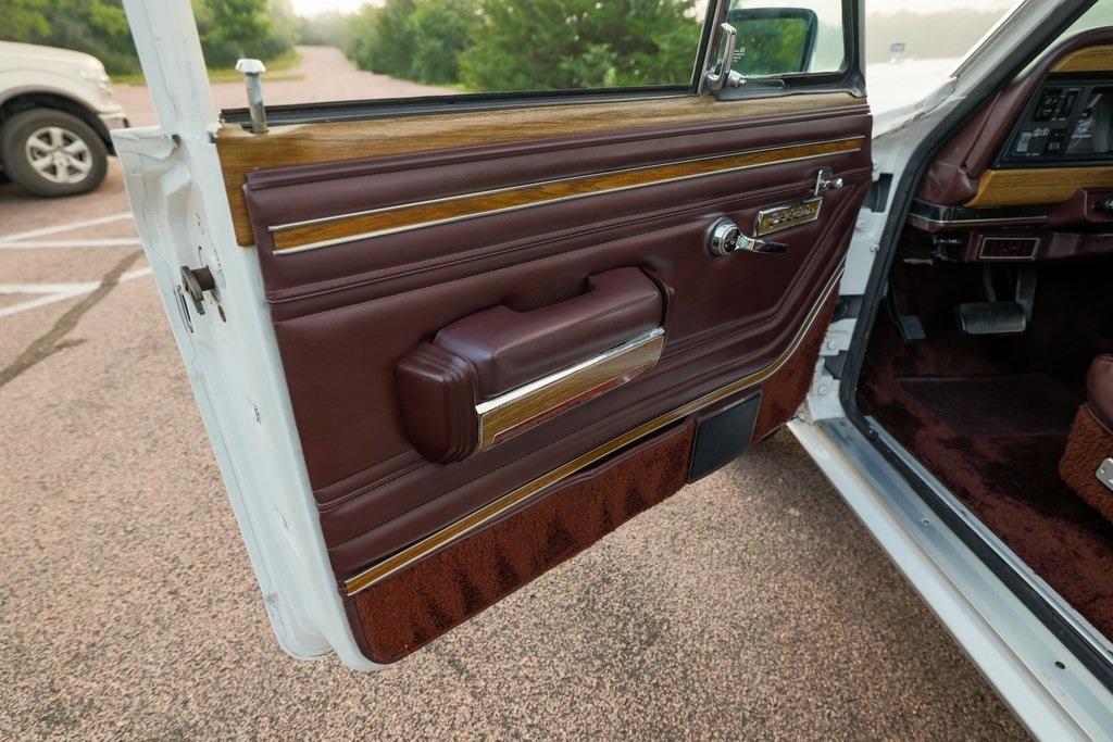 1989 Jeep Grand Wagoneer
