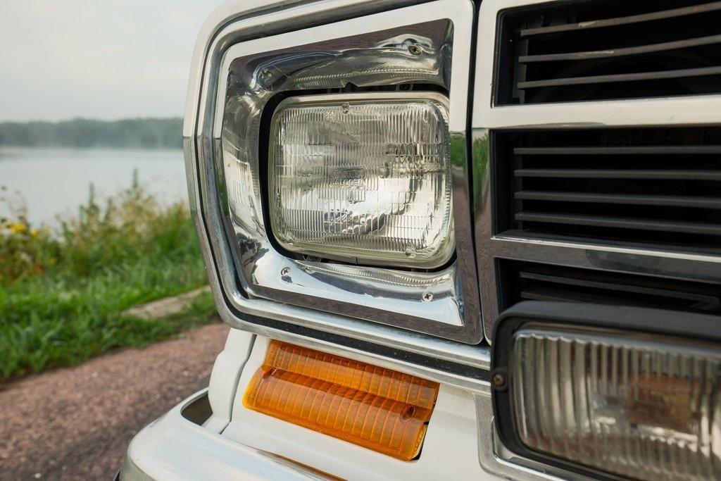 1989 Jeep Grand Wagoneer