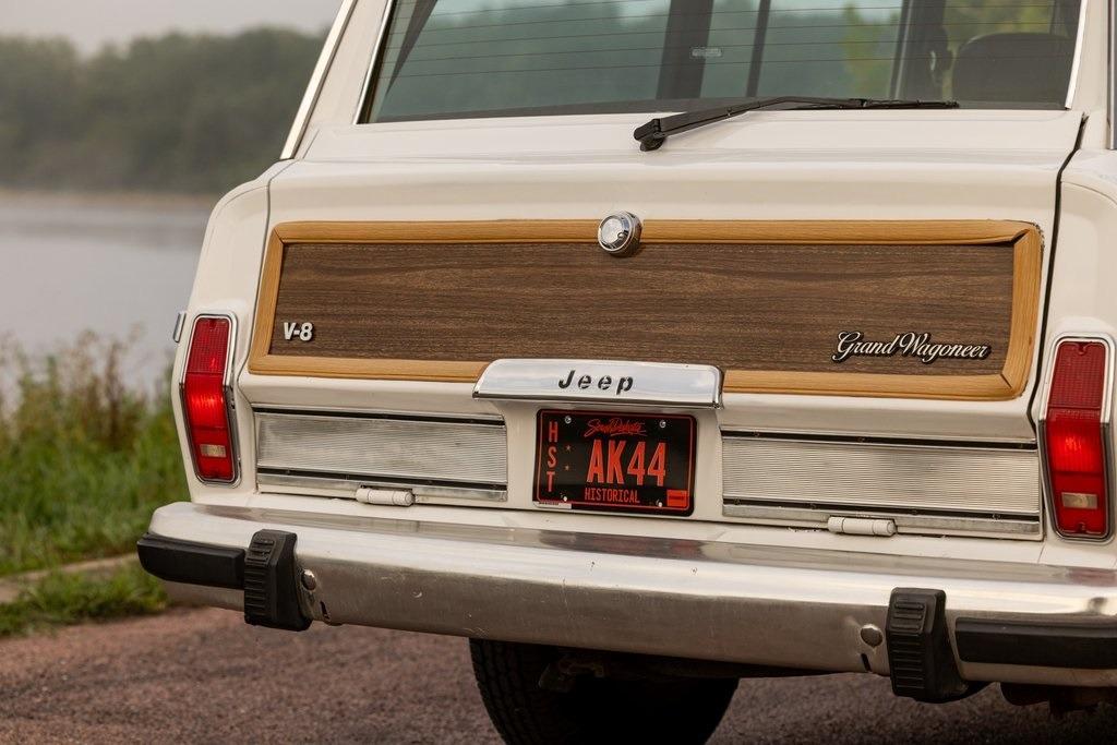 1989 Jeep Grand Wagoneer