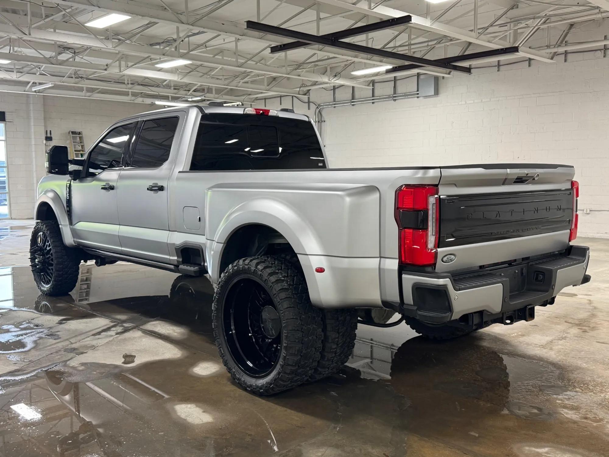 2024 Ford F-450 Super Duty Platinum - 3