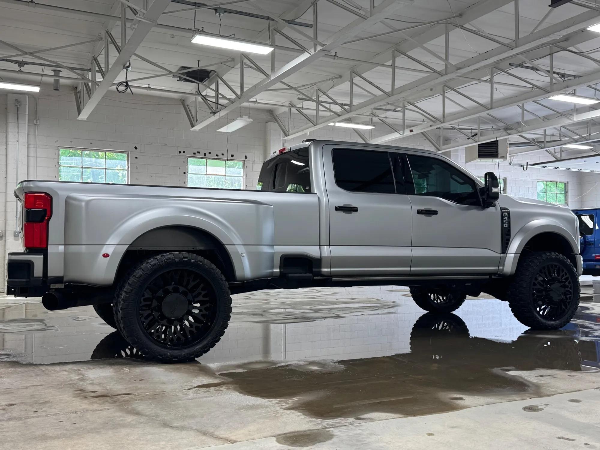 2024 Ford F-450 Super Duty Platinum