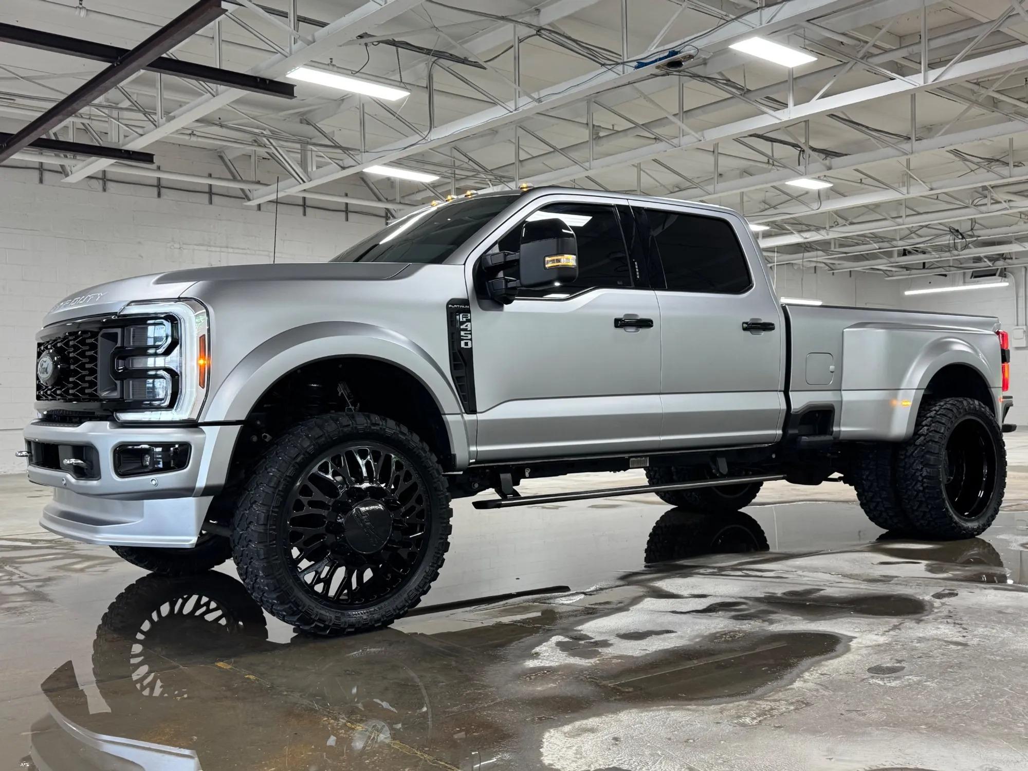 2024 Ford F-450 Super Duty Platinum