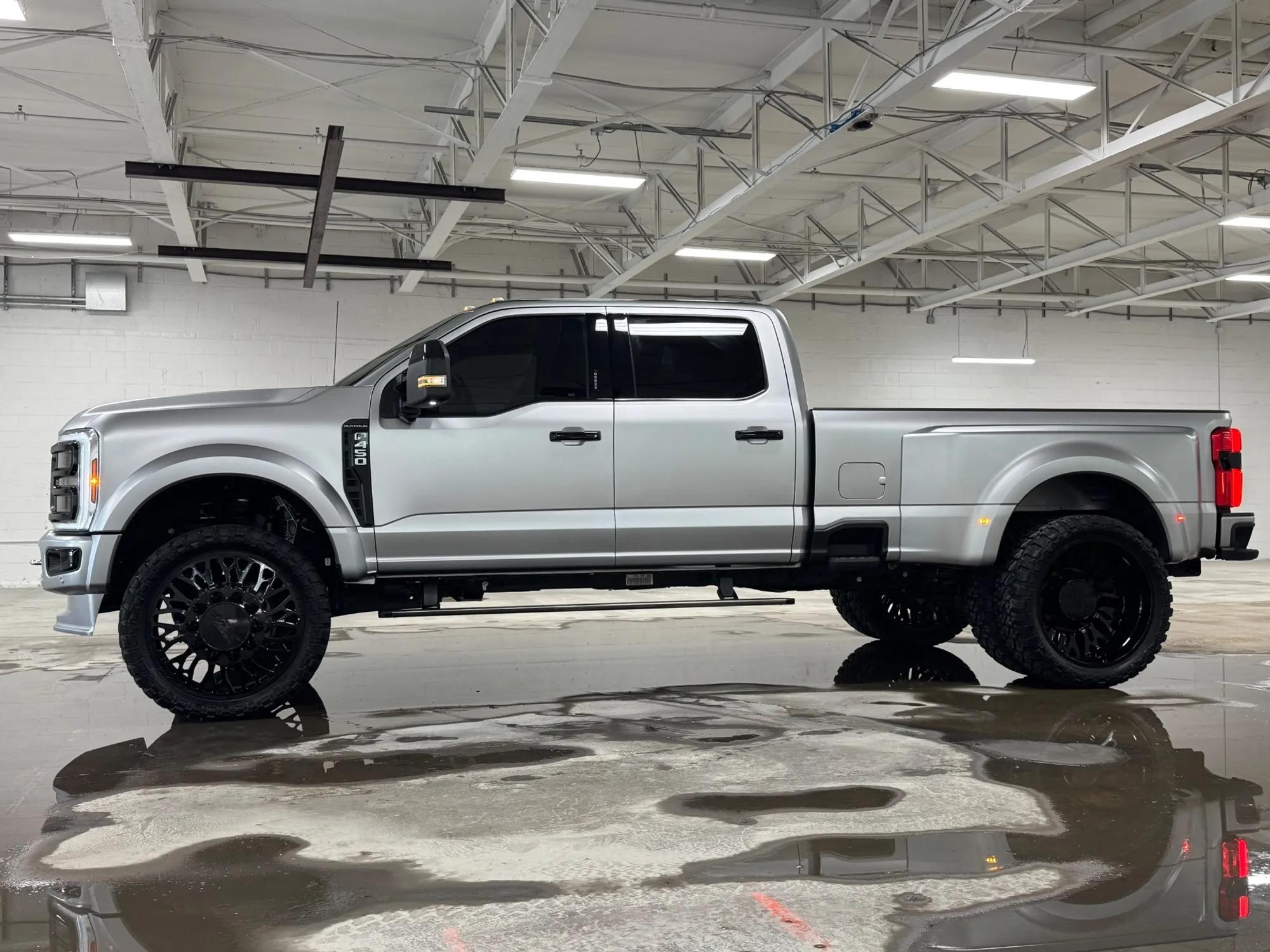 2024 Ford F-450 Super Duty Platinum