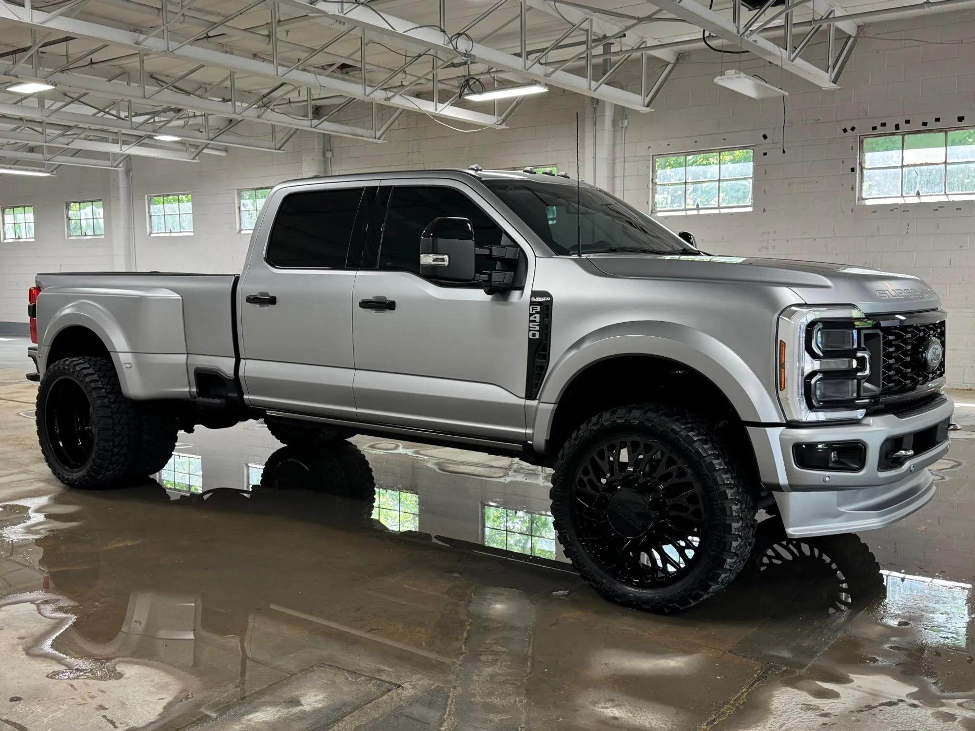 2024 Ford F-450 Super Duty Platinum