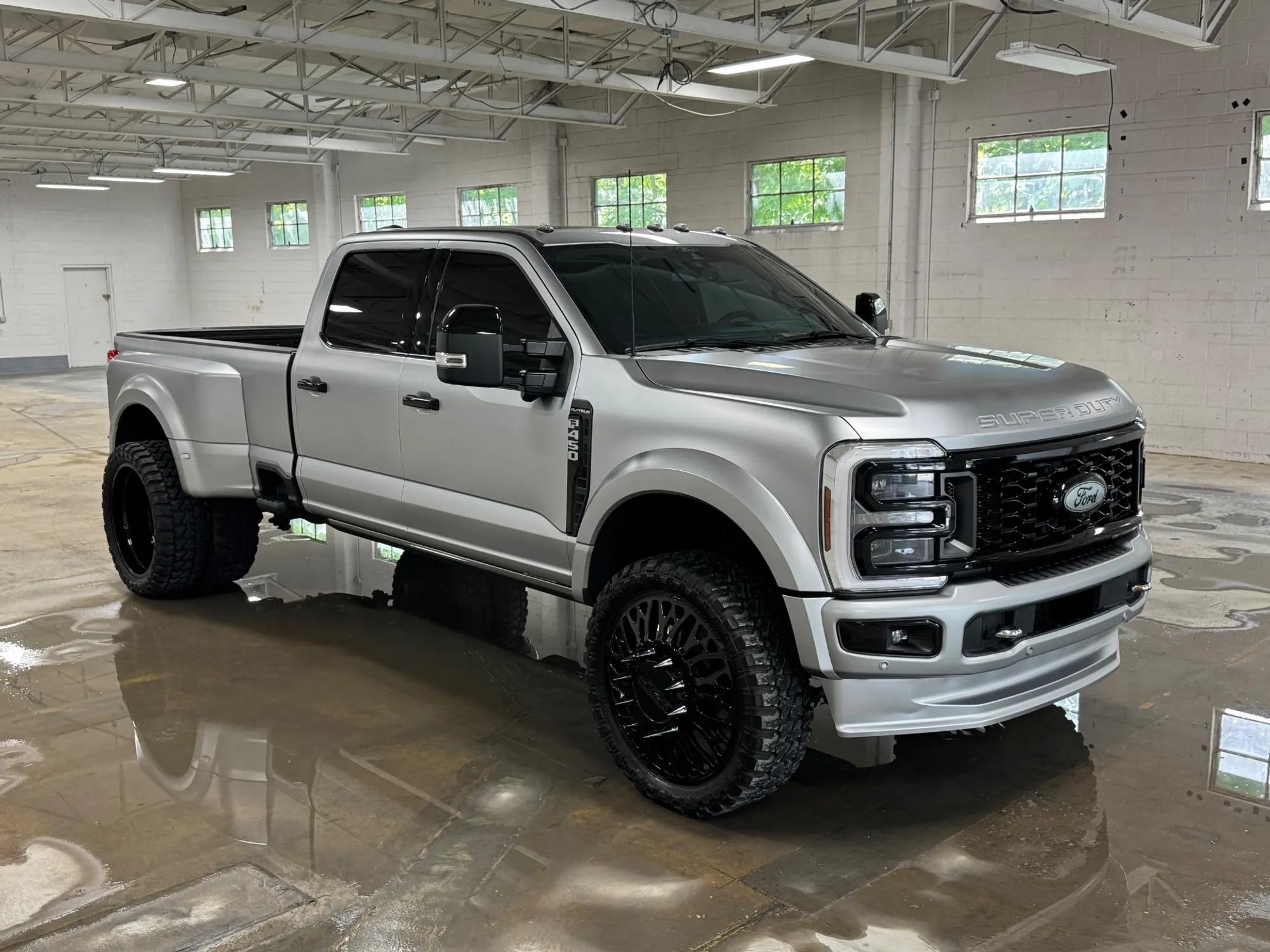 2024 Ford F-450 Super Duty Platinum