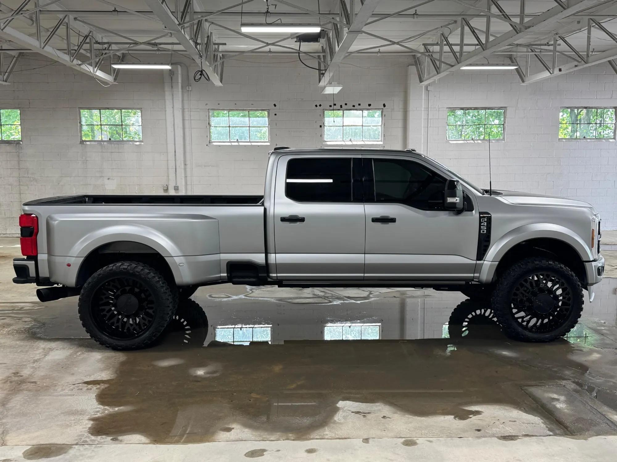 2024 Ford F-450 Super Duty Platinum