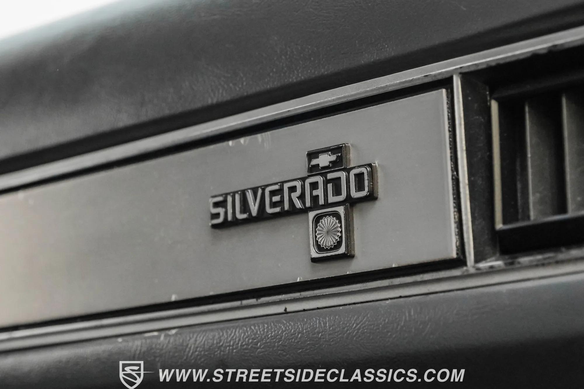 1986 Chevrolet K30 Silverado 4×4 Pickup