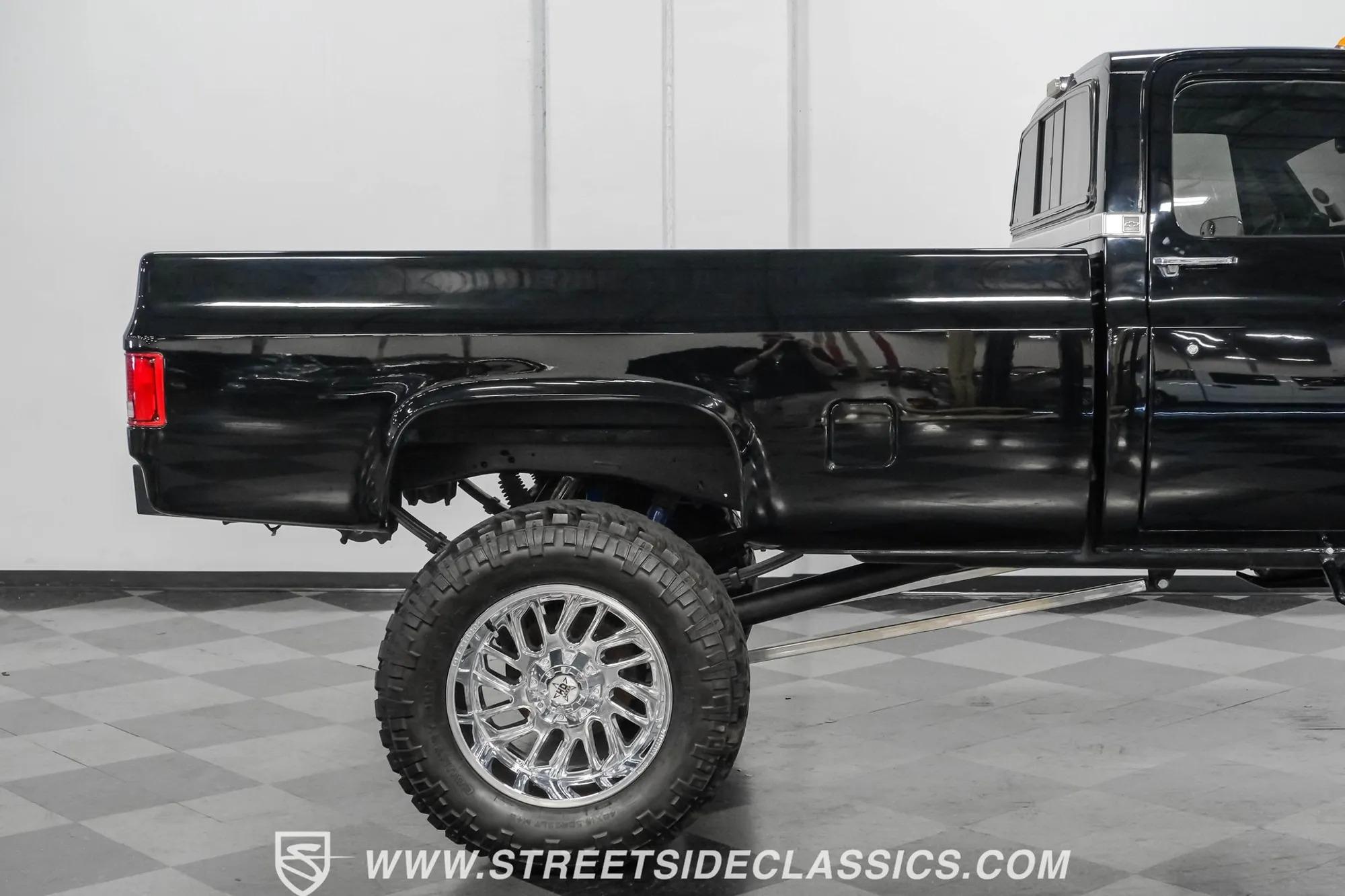 1986 Chevrolet K30 Silverado 4×4 Pickup