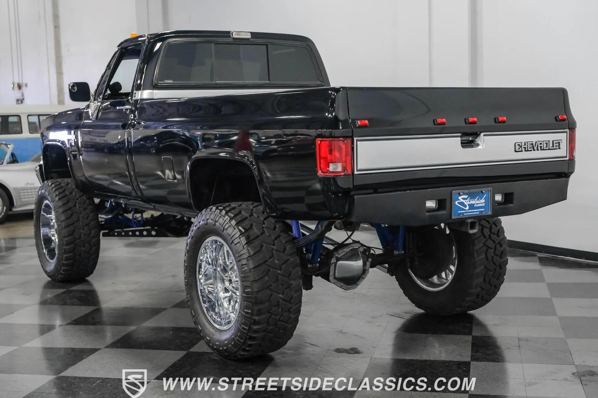 1986 Chevrolet K30 Silverado 4×4 Pickup - 4