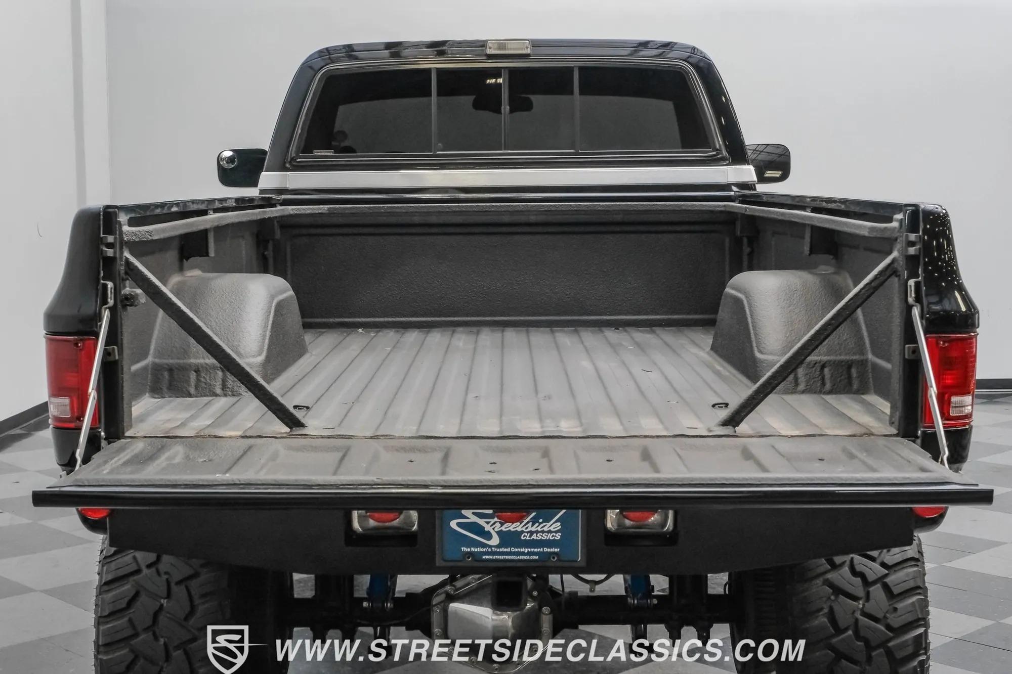 1986 Chevrolet K30 Silverado 4×4 Pickup