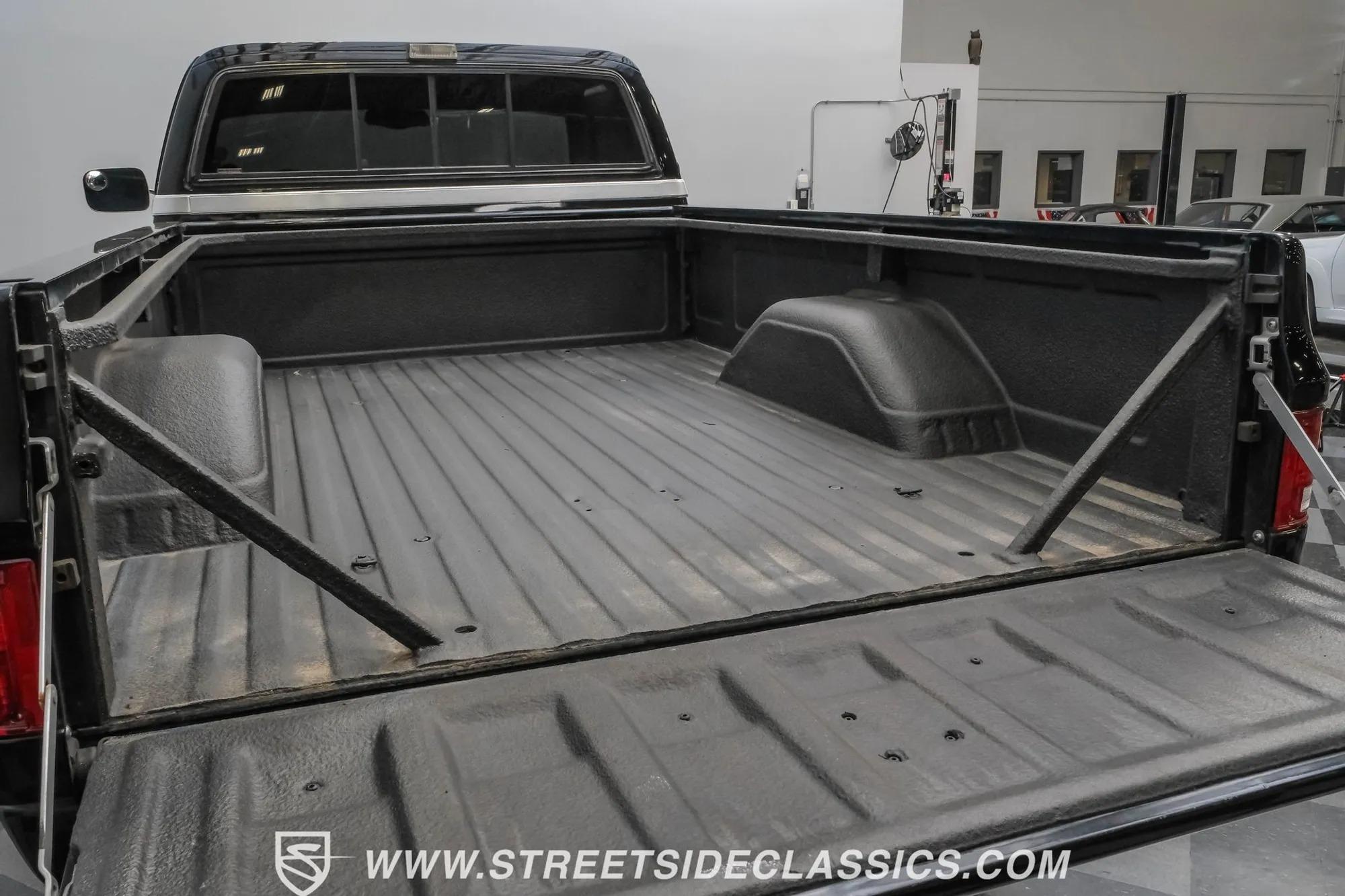 1986 Chevrolet K30 Silverado 4×4 Pickup