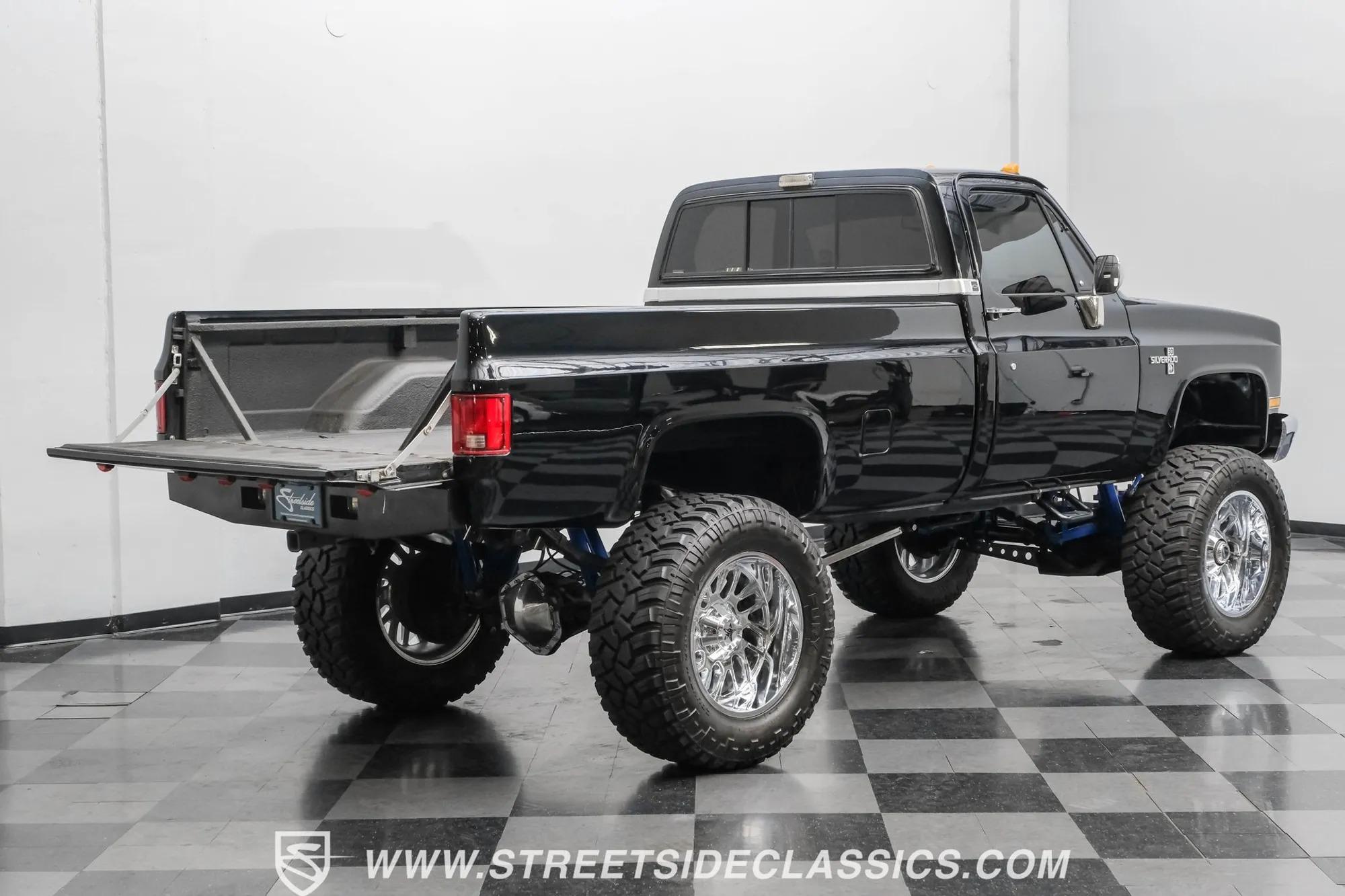 1986 Chevrolet K30 Silverado 4×4 Pickup