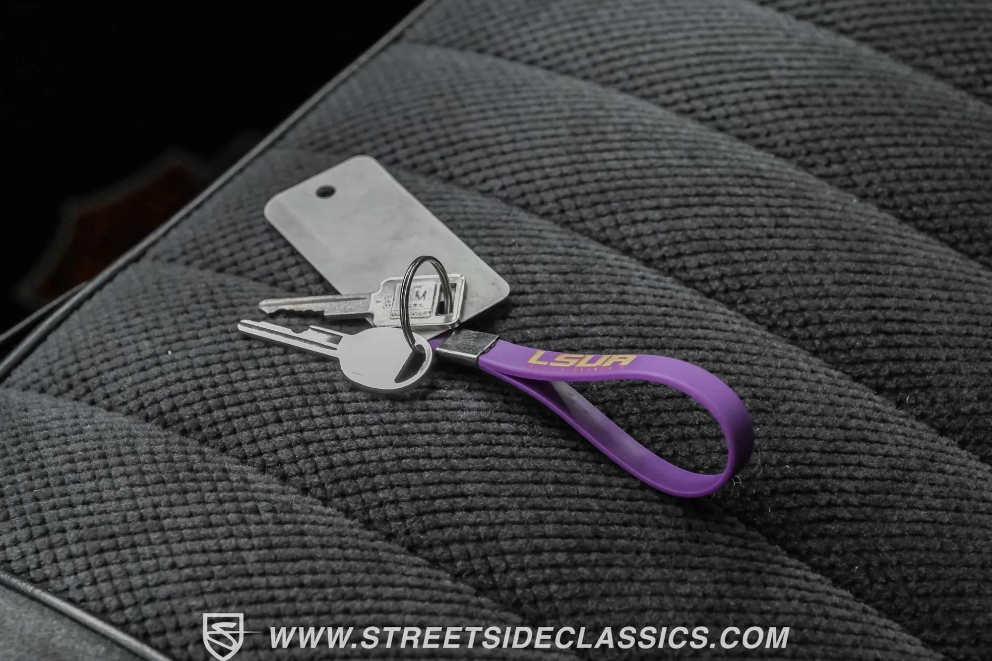 1986 Chevrolet K30 Silverado 4×4 Pickup