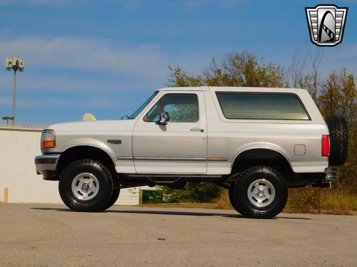 1995 Ford Bronco - 2