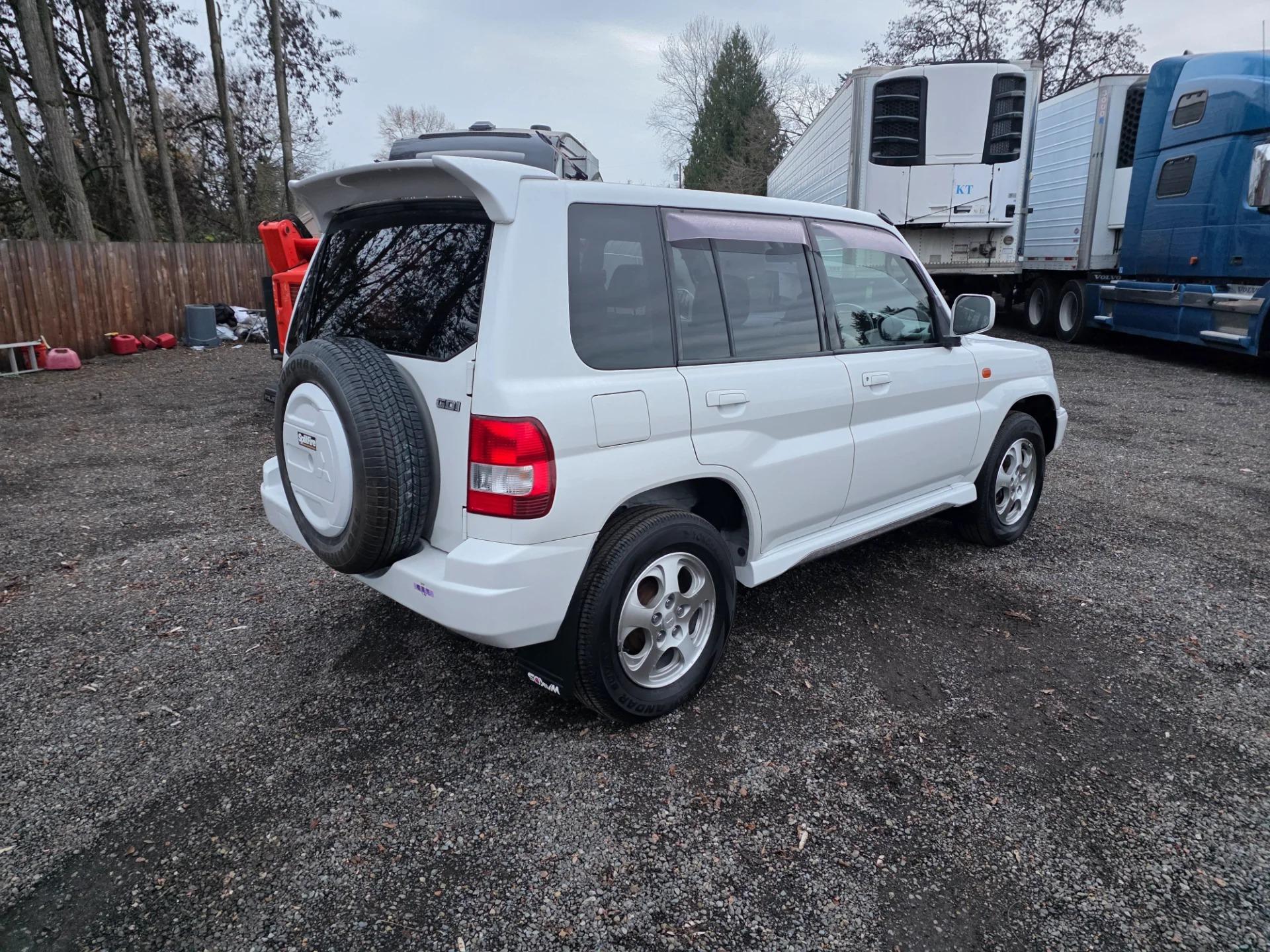 2000 Mitsubishi Pajero IO