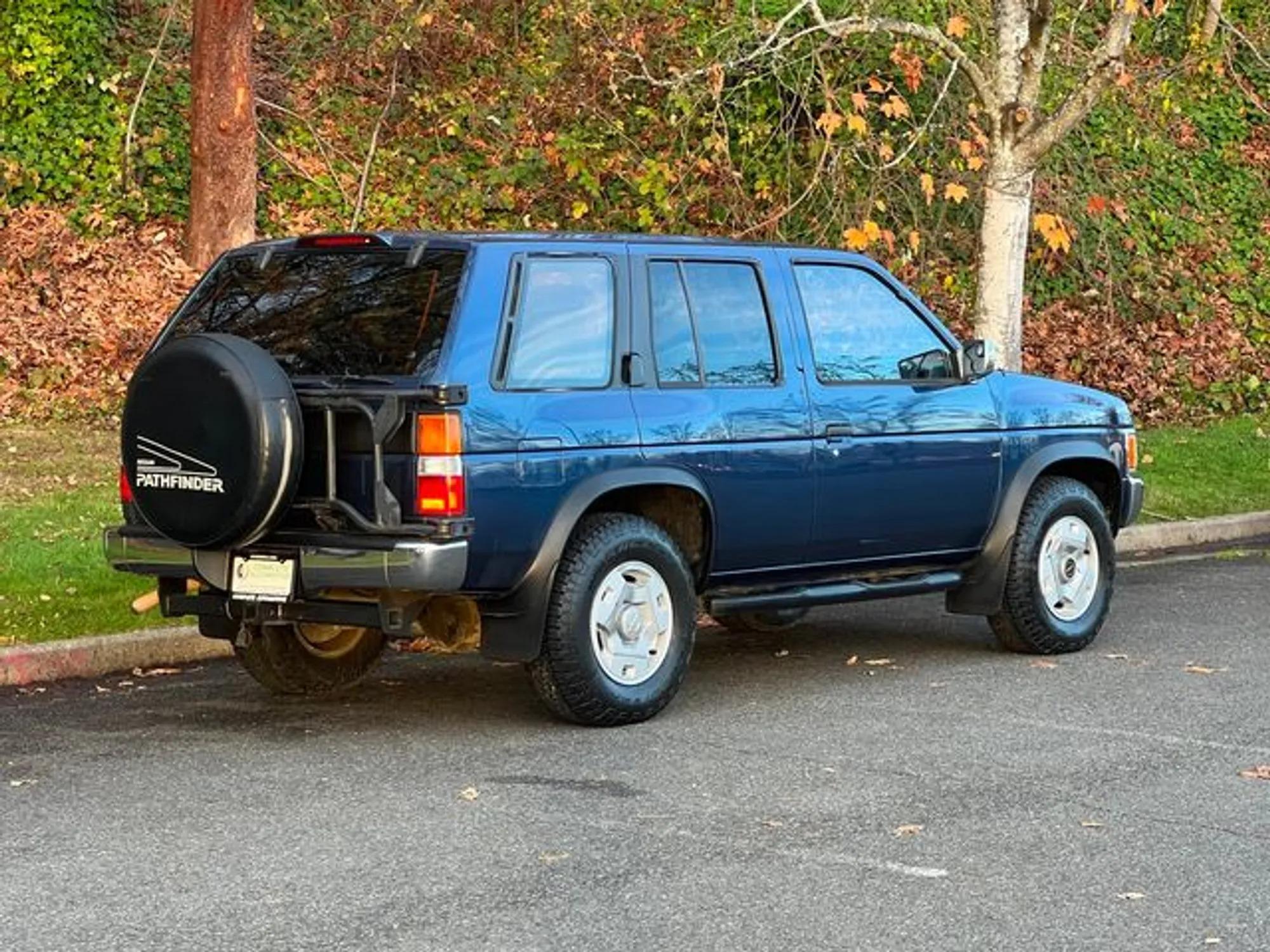 1993 Nissan Pathfinder SE 4×4 - 4