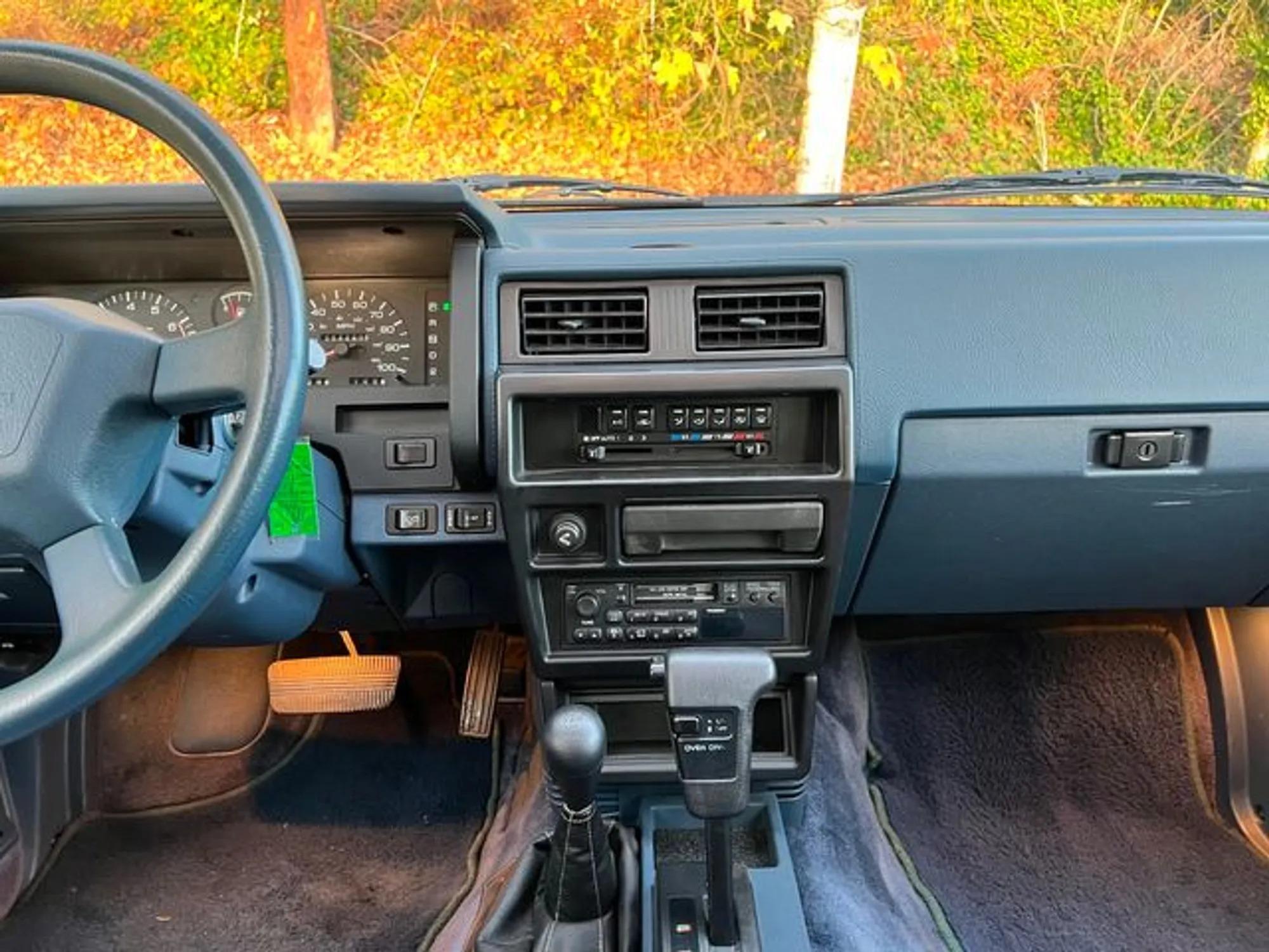 1993 Nissan Pathfinder SE 4×4