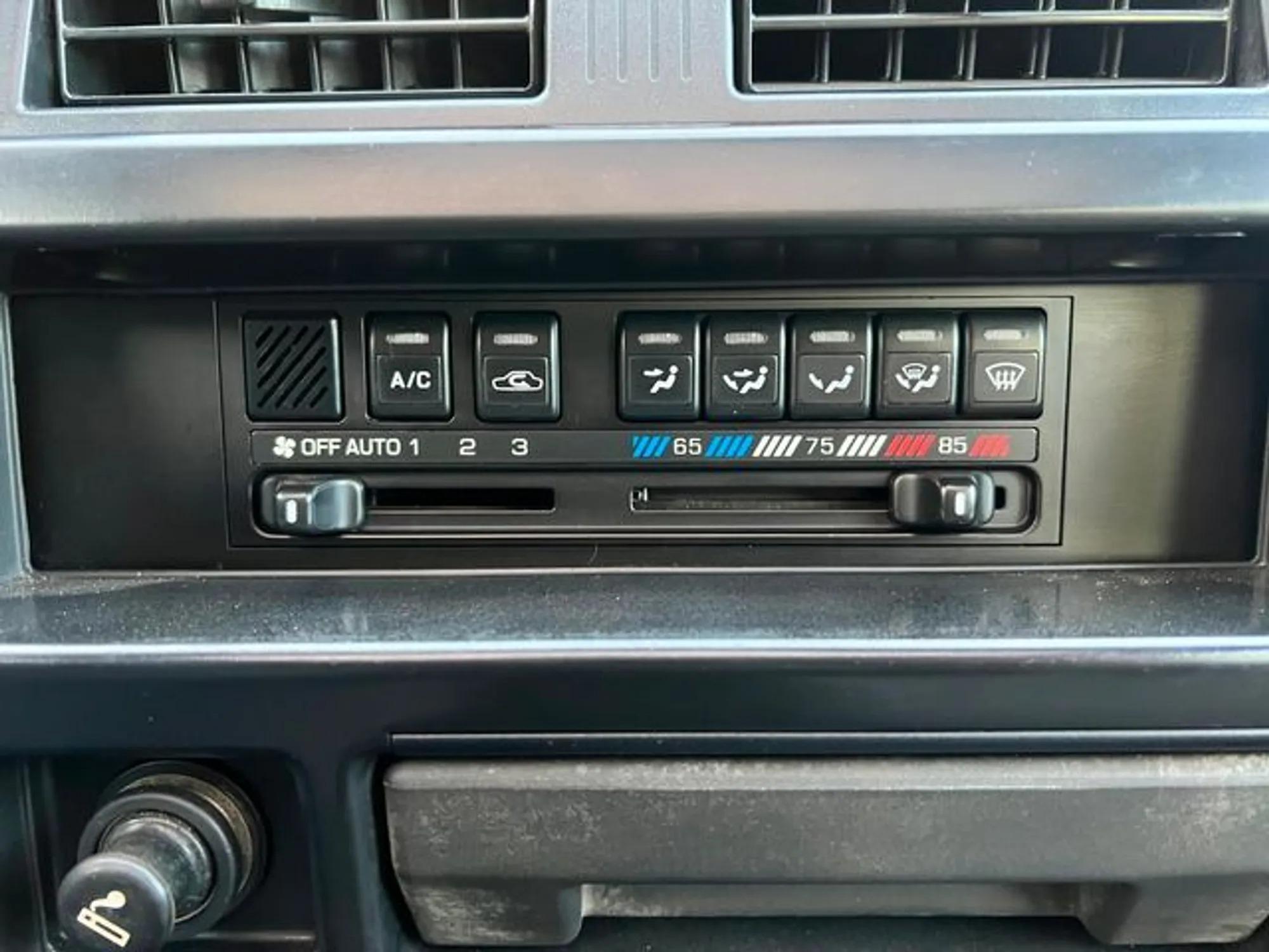 1993 Nissan Pathfinder SE 4×4