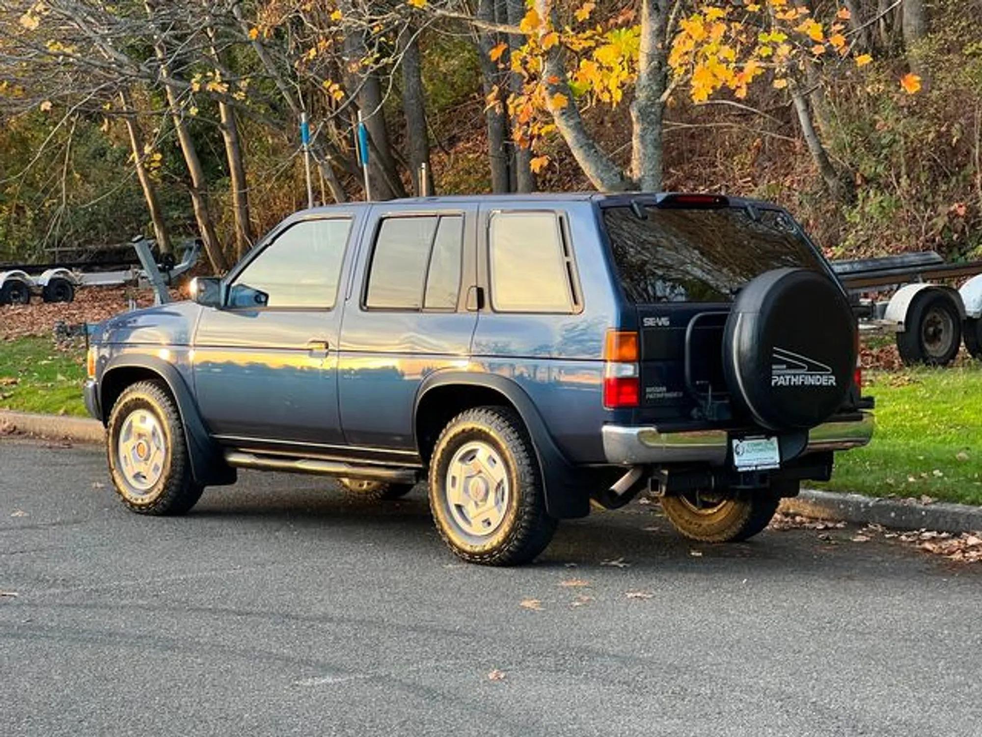 1993 Nissan Pathfinder SE 4×4 - 5